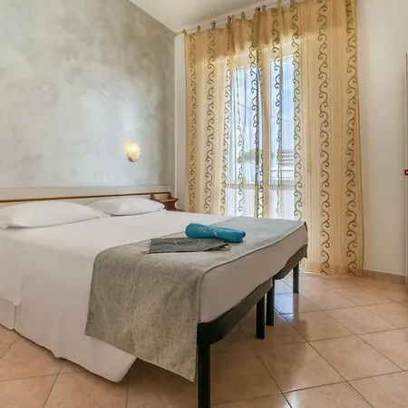 Albatros Hotell 3*